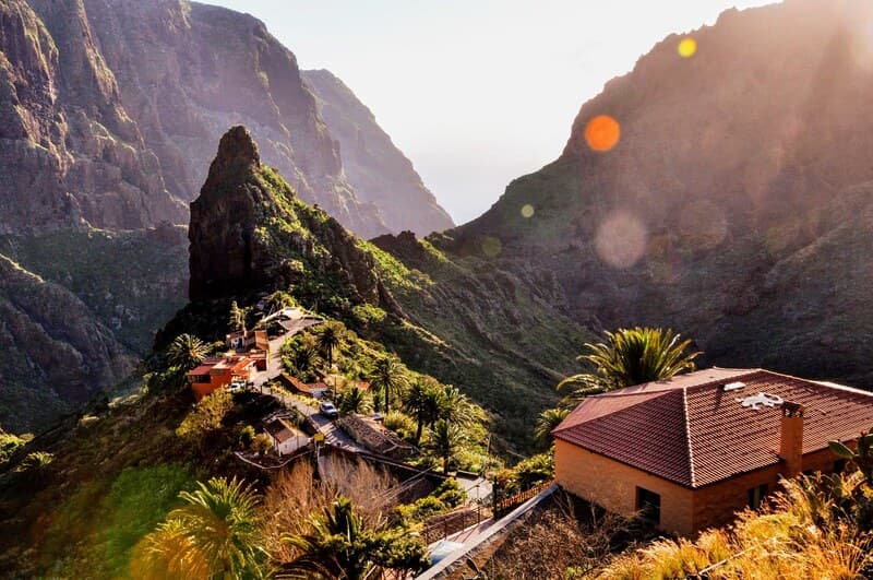 Сёрф и вулкан Тейде с закатом над облаками - фото программы